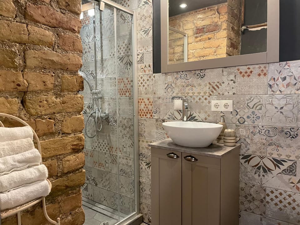 Shower, Bathroom, towels