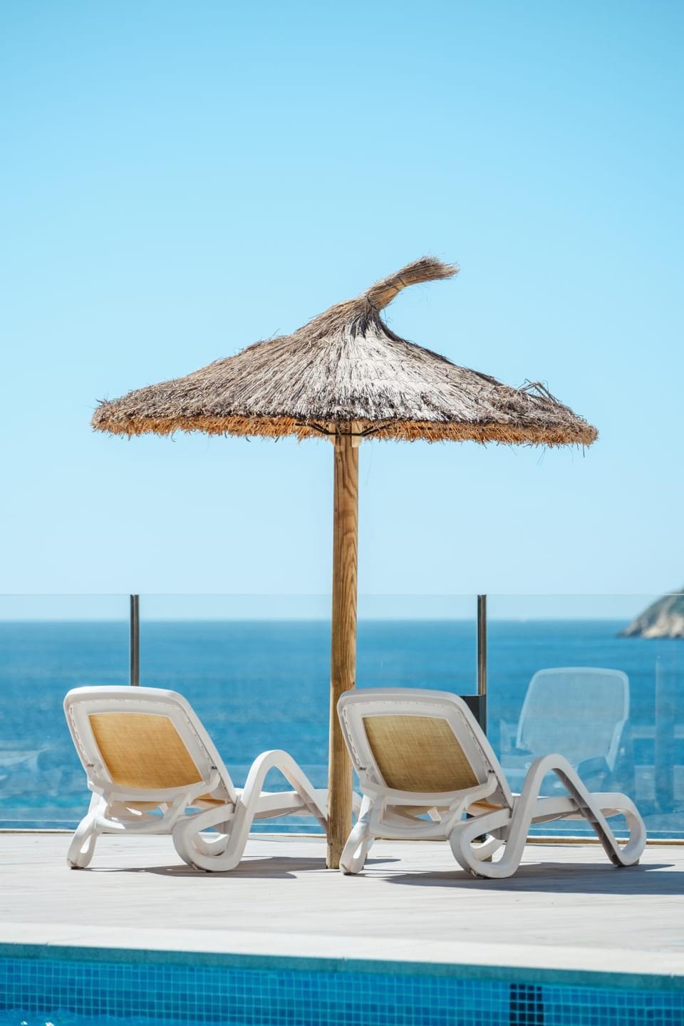 Day, Natural landscape, Solarium, Beach, Pool view, Sea view, Swimming pool, sunbed