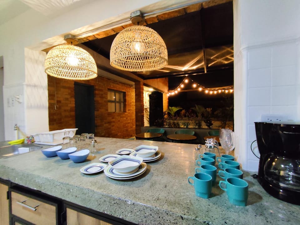 Coffee/tea facilities, Kitchen or kitchenette, Communal kitchen, kitchen