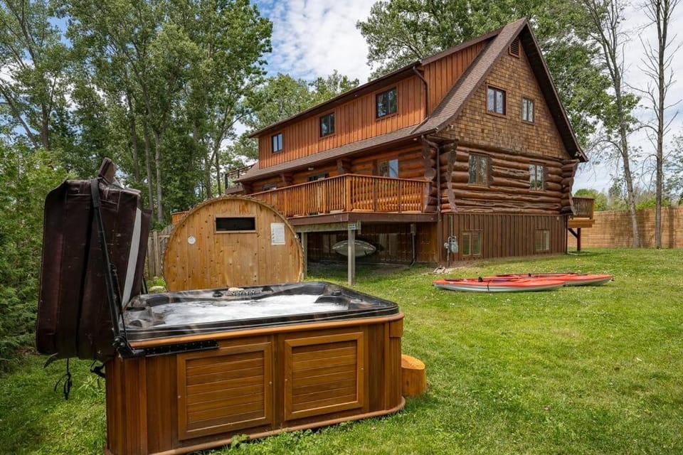 Unique Log House by the Lake, Retreat with Spa Amenities near Presque'ile Provincial Park House in New York