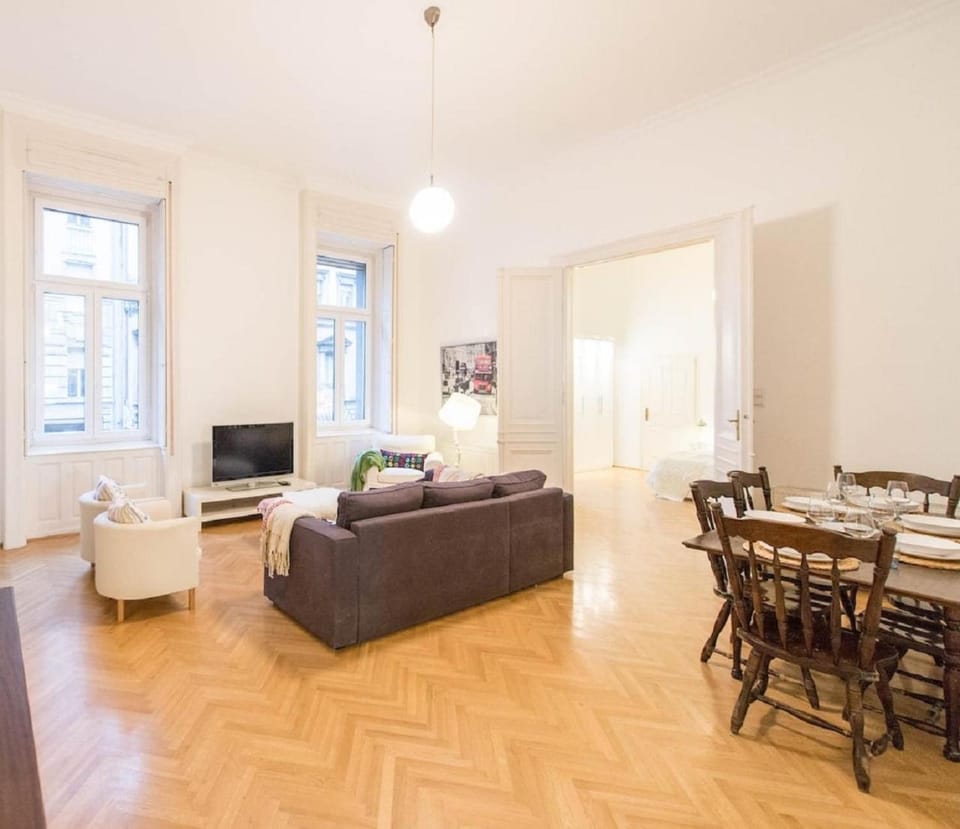 TV and multimedia, Living room, Dining area