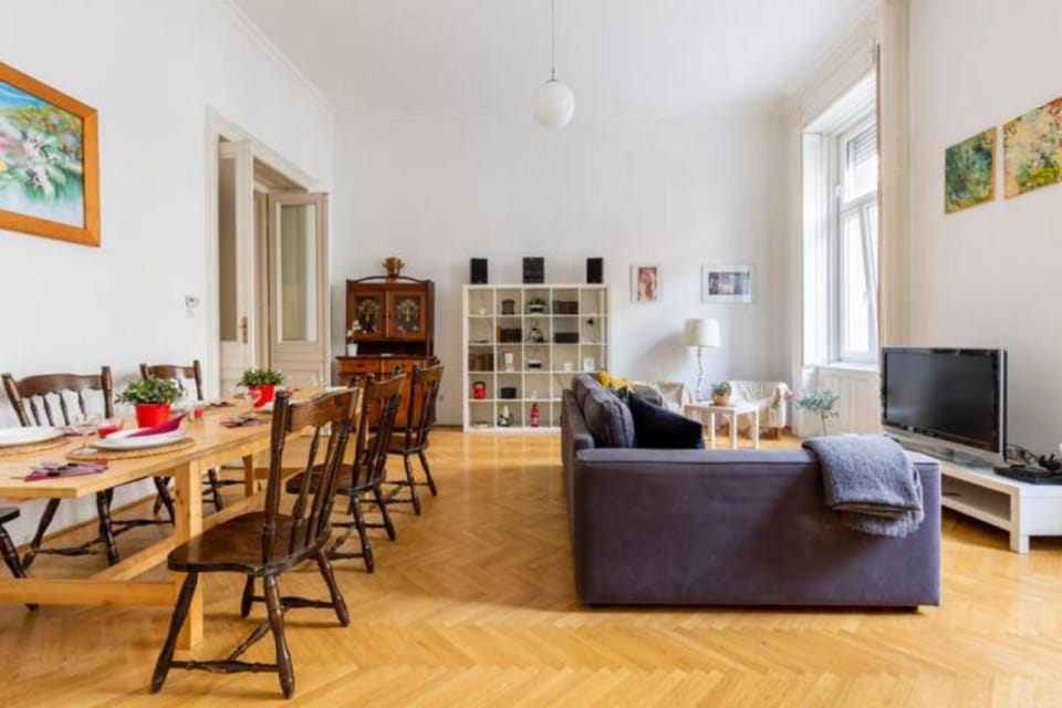 TV and multimedia, Living room, Dining area
