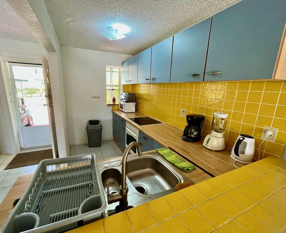 Kitchen or kitchenette, minibar, pet friendly, stove