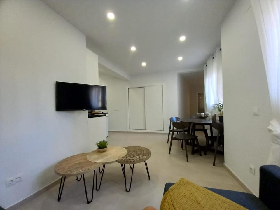TV and multimedia, Living room, Dining area