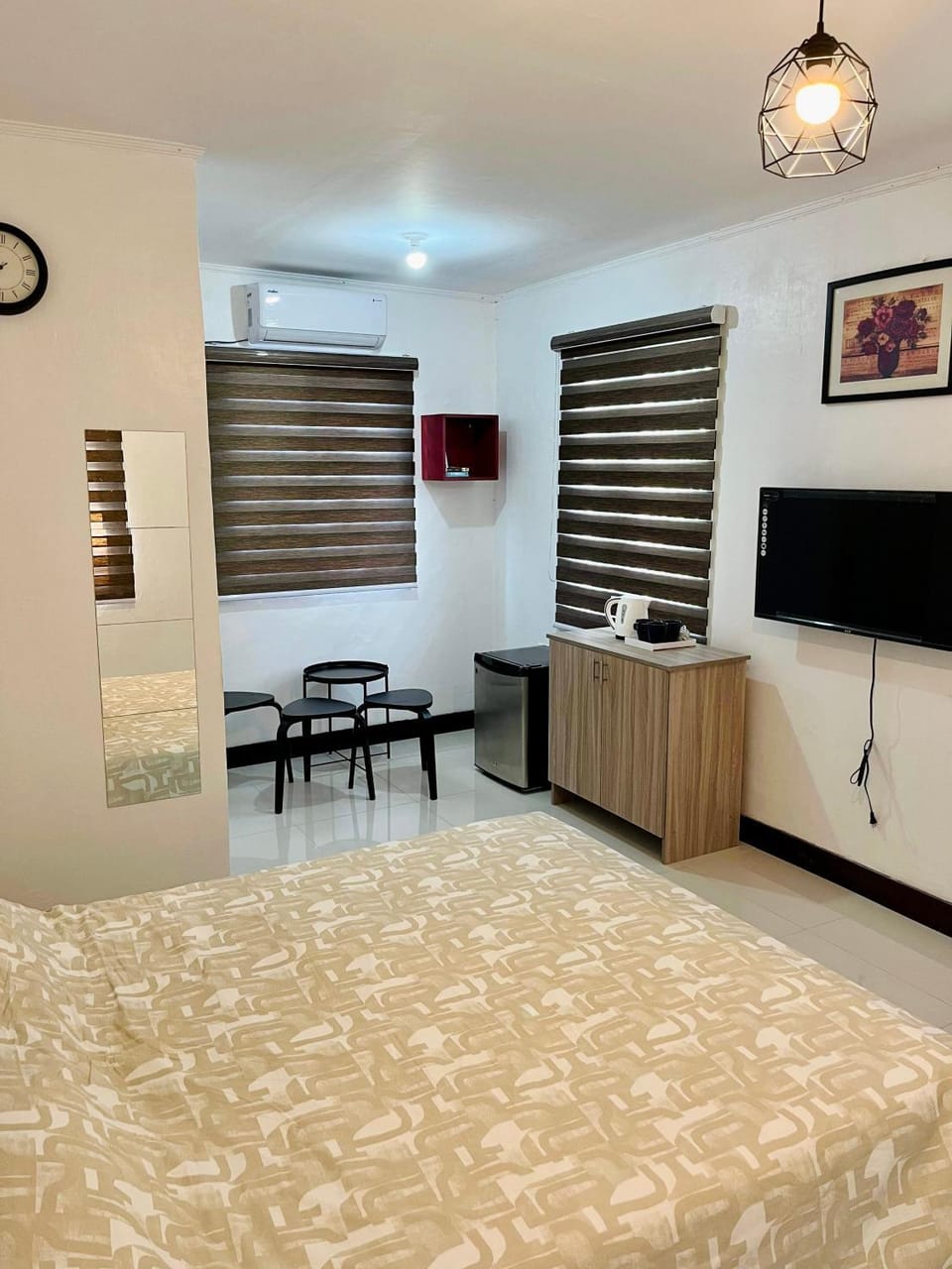 TV and multimedia, Photo of the whole room, Seating area, Evening entertainment, Bedroom, hair dresser