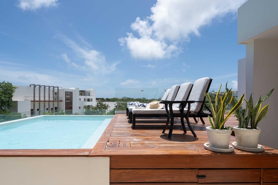 Day, View (from property/room), Balcony/Terrace, Pool view, Swimming pool, sunbed