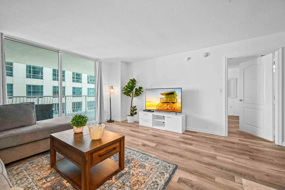 Unique 1 Bed 1 Bath • Brickell • Bay & City Views Apartment in Brickell