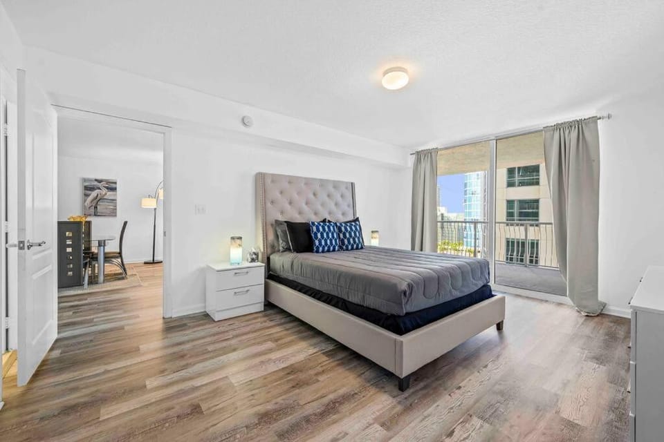 Unique 1 Bed 1 Bath • Brickell • Bay & City Views Apartment in Brickell
