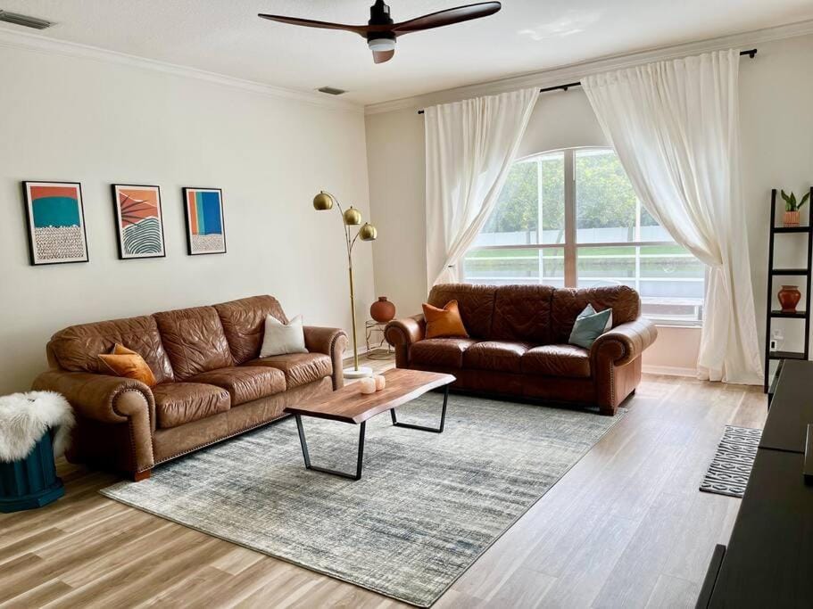 Living room, Seating area, fireplace