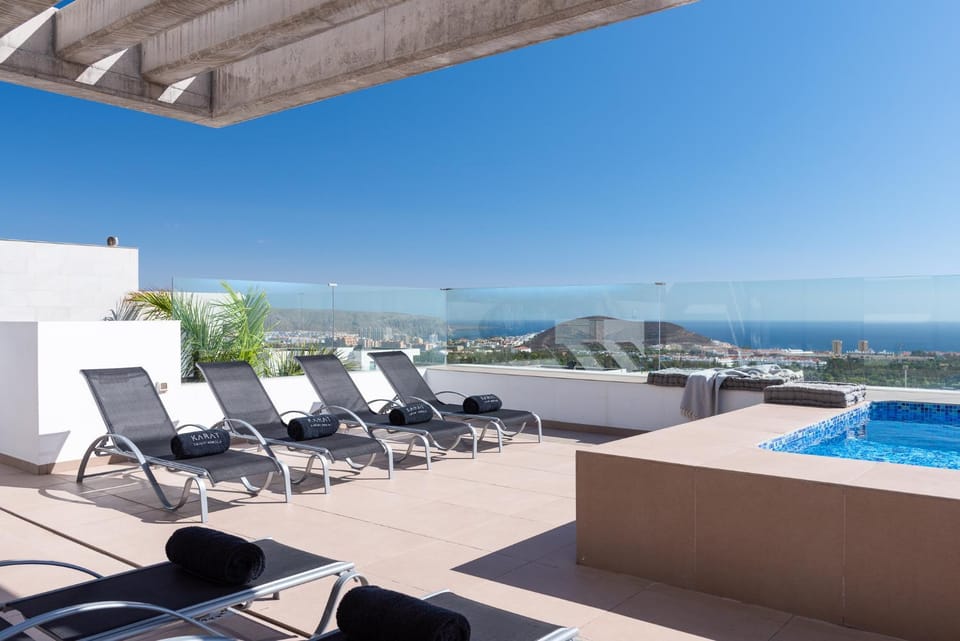 Day, Natural landscape, Massage, Solarium, View (from property/room), Balcony/Terrace, Pool view, Sea view, Swimming pool
