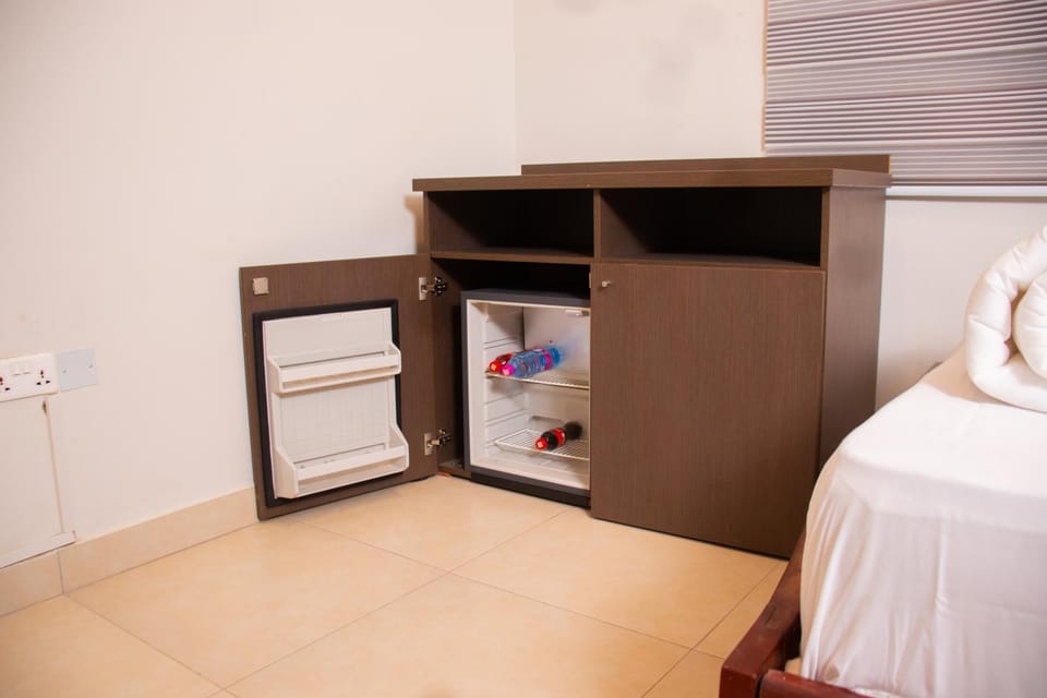 Bed, Bedroom, Drinks, wardrobe