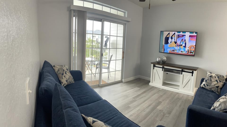 15 minutes way from Disney Condo Resort Pool Sleeps 10 Apartment in Four Corners