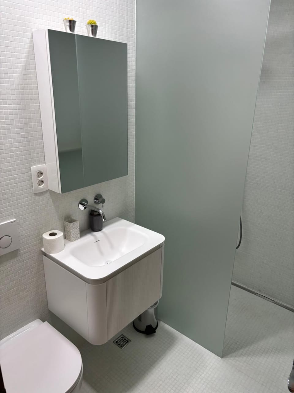 Shower, Toilet, Bathroom