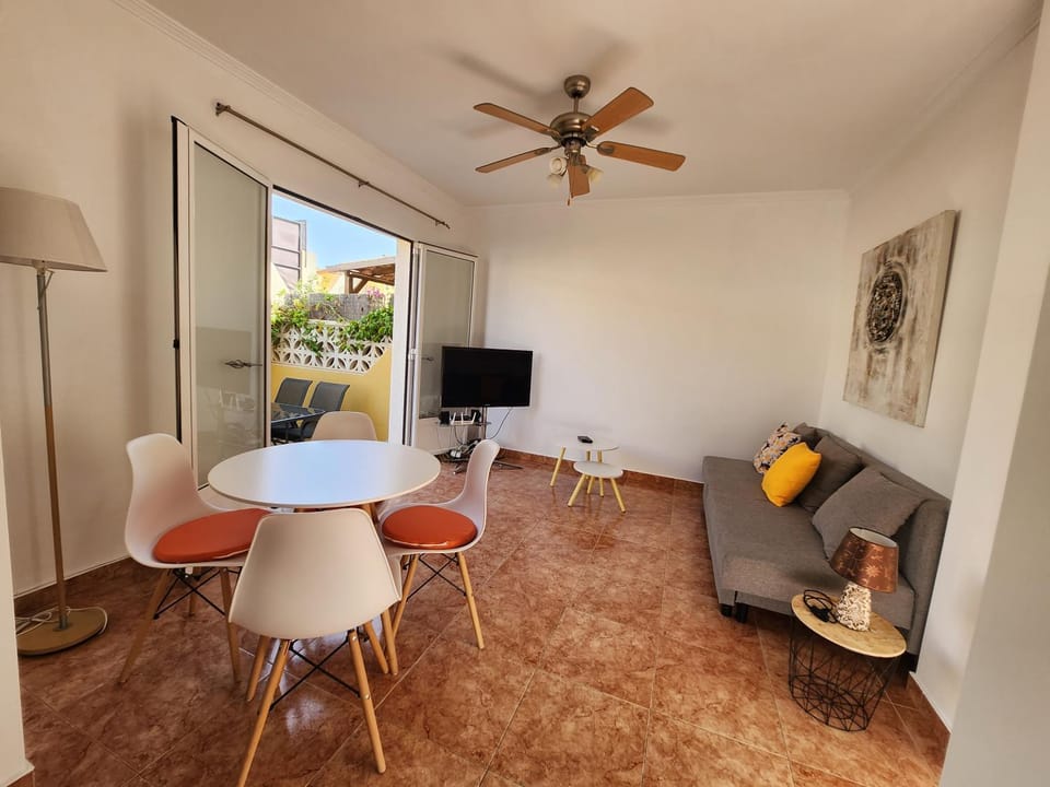 TV and multimedia, Living room, Dining area
