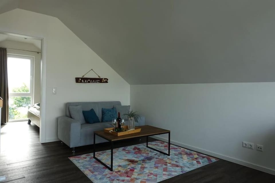 Photo of the whole room, Seating area