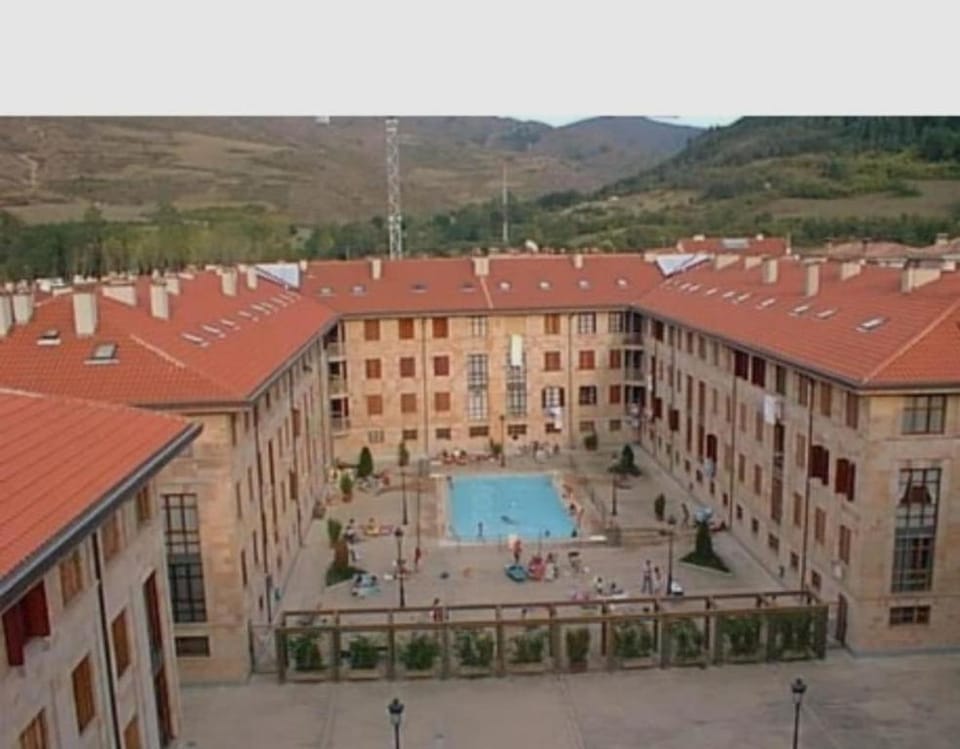 Property building, Bird's eye view, Swimming pool
