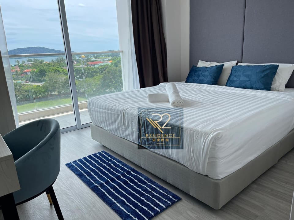 Bed, Photo of the whole room, Bedroom, Landmark view, Sea view