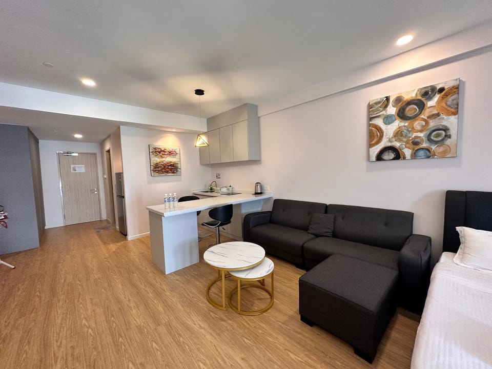 Kitchen or kitchenette, Living room, Seating area, Dining area, oven, stove