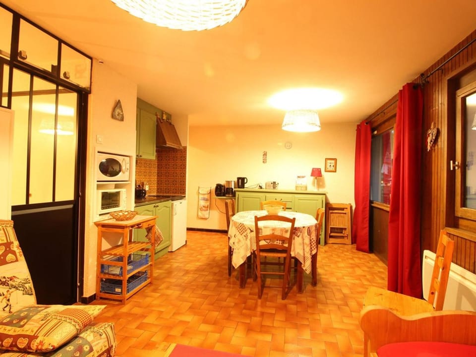 Studio pour 6 pers avec sdd rénovée et parking, sur les pistes - FR-1-572-80 Apartment in Arâches-la-Frasse