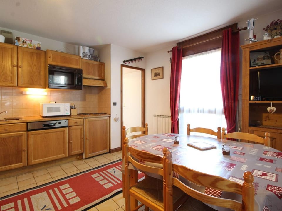 Charmant 2P avec balcon, 5 couchages, pieds des pistes, proche télécabine et centre village Cabin in Arâches-la-Frasse