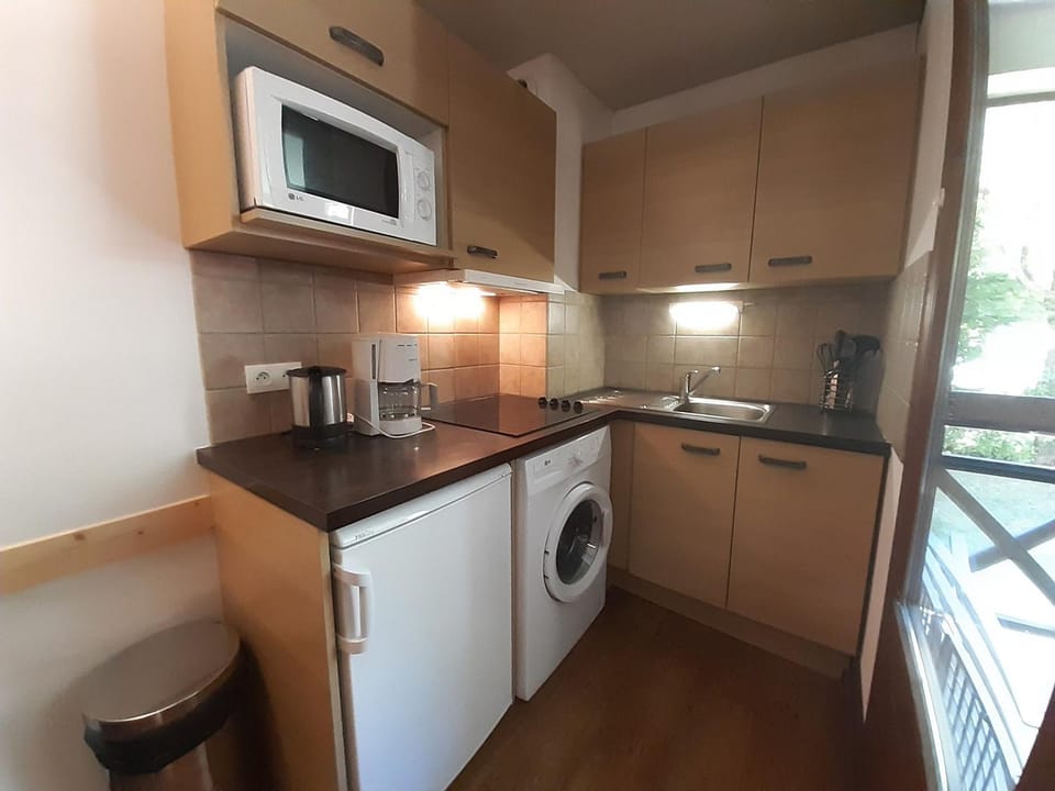 Studio confortable pour 4 pers, balcon ombragé, parking & wifi - FR-1-512-257 Apartment in Auvergne-Rhône-Alpes