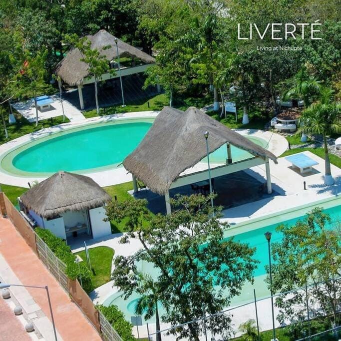 Hermoso apartamento piscina, céntrico, área libre. Apartment in Cancun