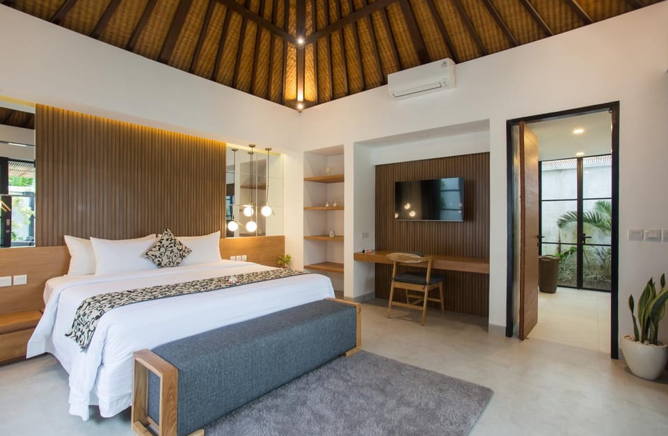 Bed, Photo of the whole room, Bedroom