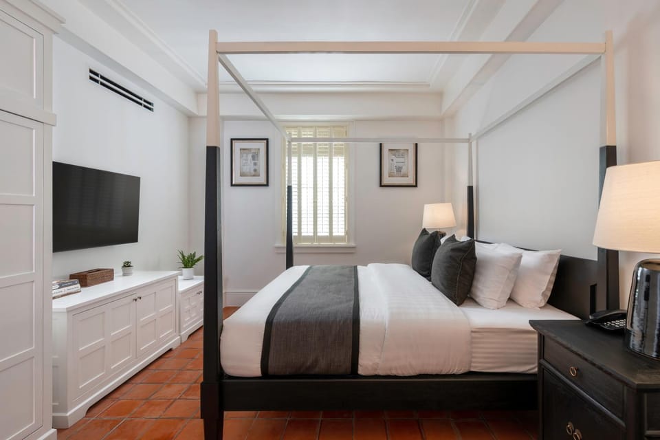 Communal lounge/ TV room, Bed, Photo of the whole room, Seating area, Bedroom, air conditioner