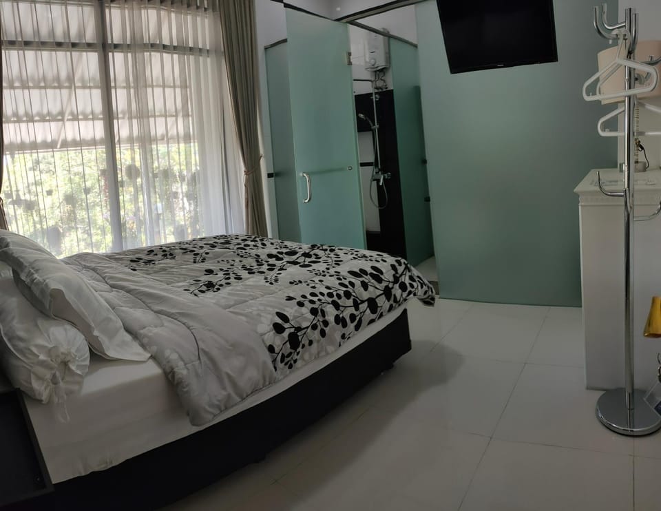 chez FAUSTINE Bed and Breakfast in Parongpong