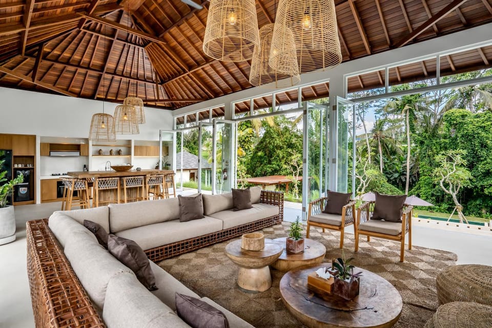 View (from property/room), Living room, Seating area