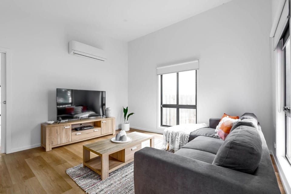 TV and multimedia, Living room, Lounge or bar
