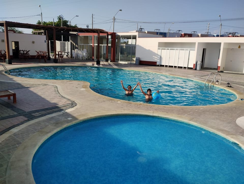 Swimming pool