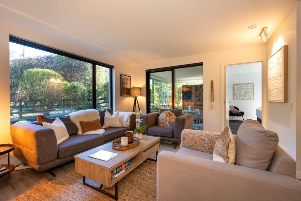 Patio, Living room