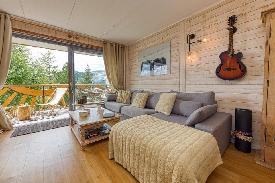 View (from property/room), Balcony/Terrace, Living room