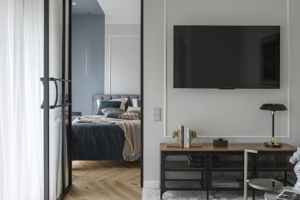 Bed, TV and multimedia, Bedroom