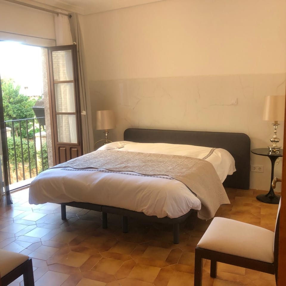 Bedroom, flat iron