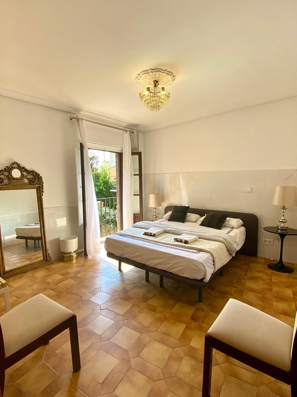 Bed, Photo of the whole room