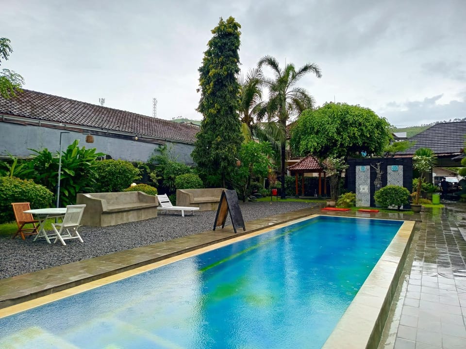 Swimming pool