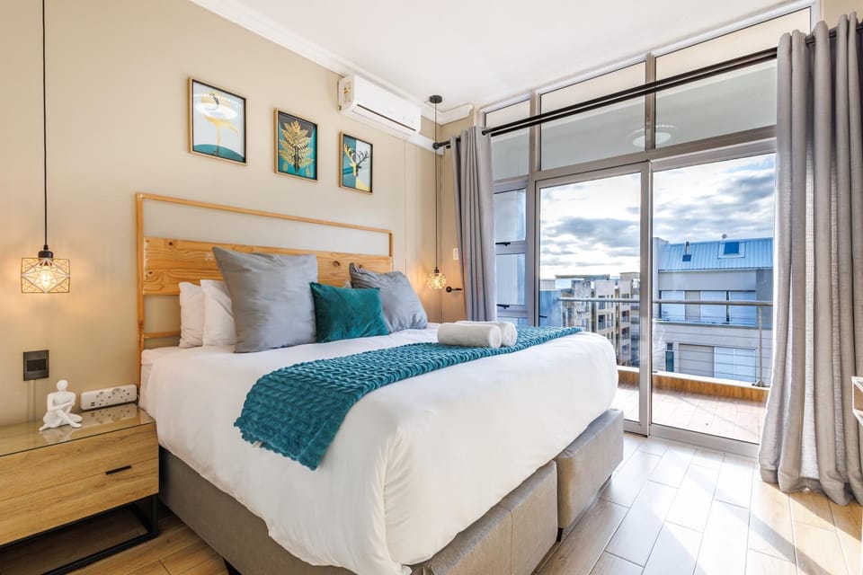 Elegant Emerald Stay at Ridgeton Modern Two Bedroom Apartment in the Heart of Umhlanga Ridge Sleeps 6 Apartment in Umhlanga