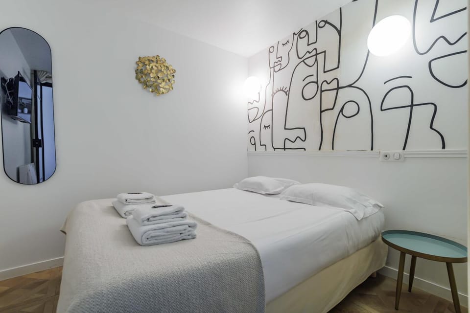 Bed, Photo of the whole room