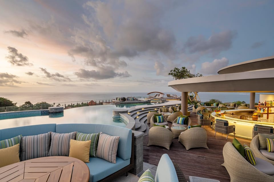 Lounge or bar, Sea view, Swimming pool, sunbed