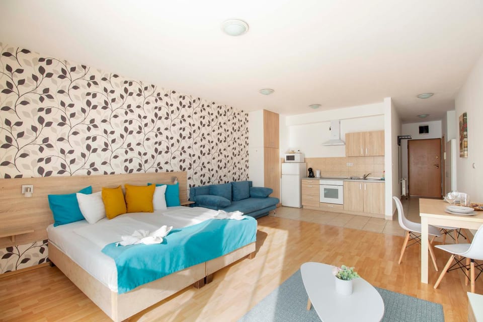 Bed, Photo of the whole room, Dining area, kitchen