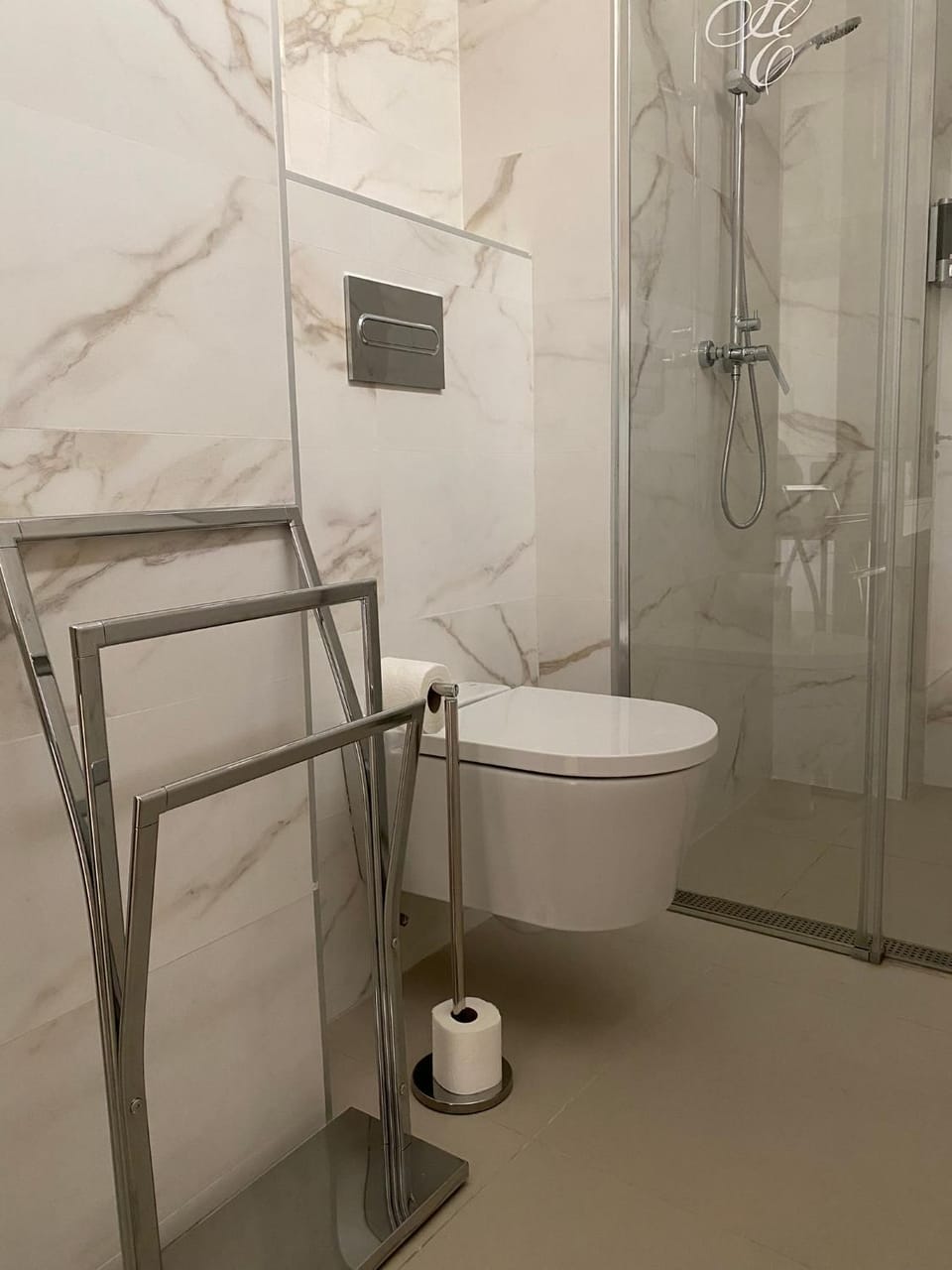 Shower, Toilet