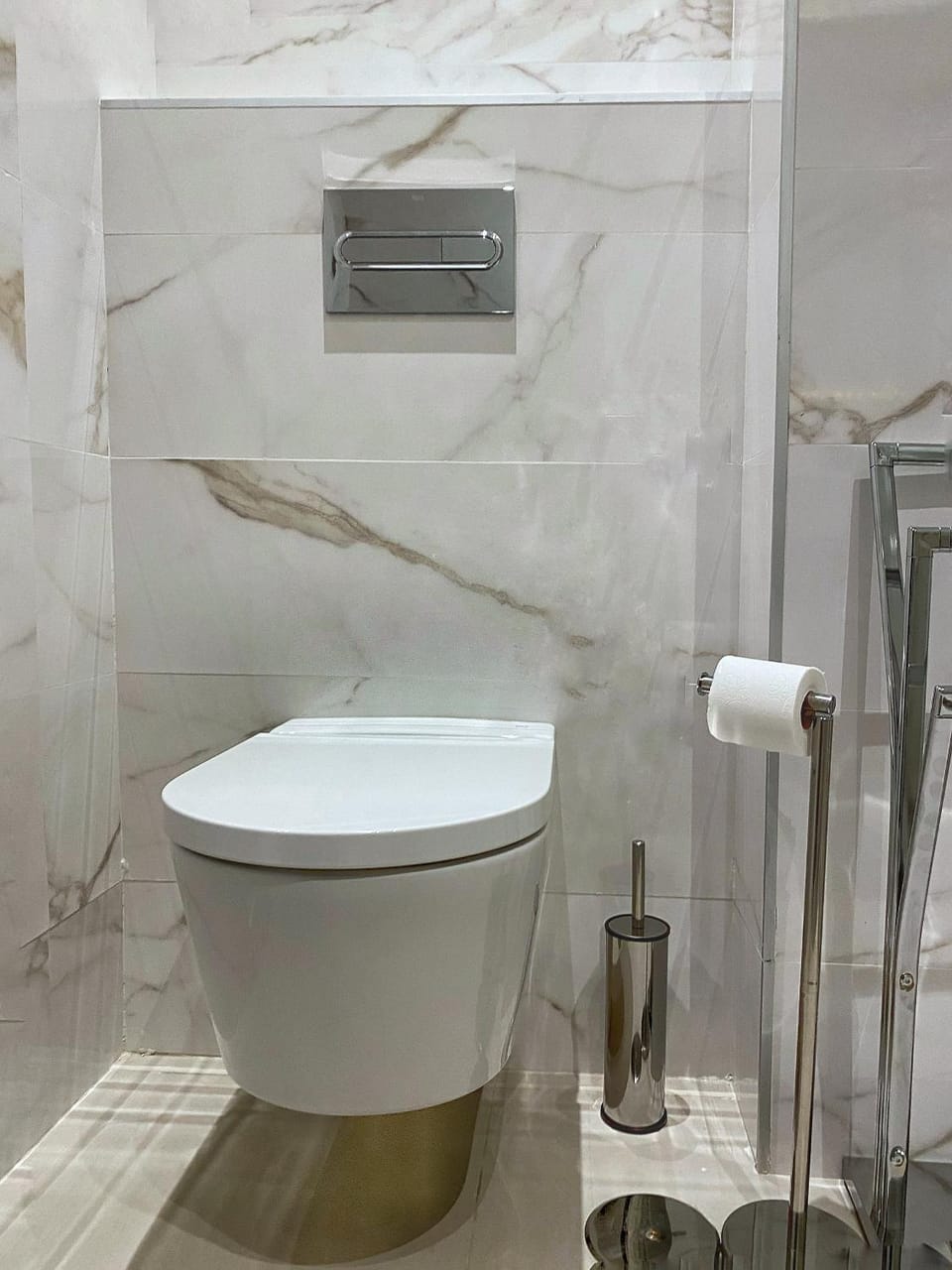 Shower, Toilet