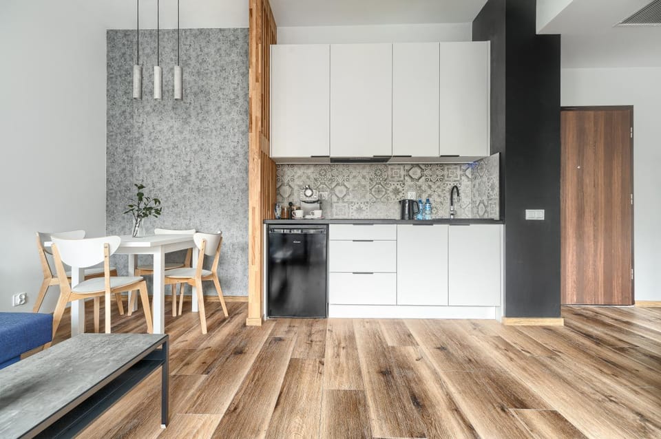 Kitchen or kitchenette, Dining area, stove