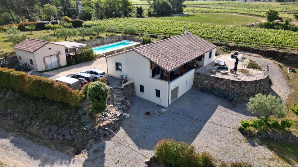 Property building, Natural landscape, Bird's eye view, Pool view, Parking