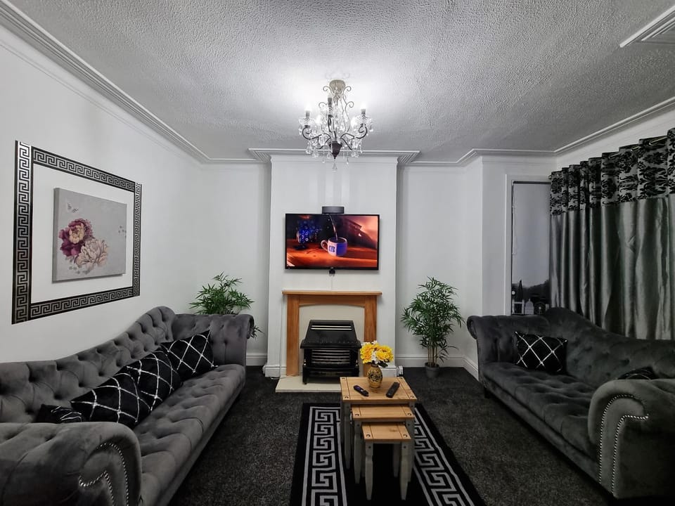 *12PR* Setup for your most relaxed & amazing stay + Free Parking + Free Fast WiFi * House in Leeds