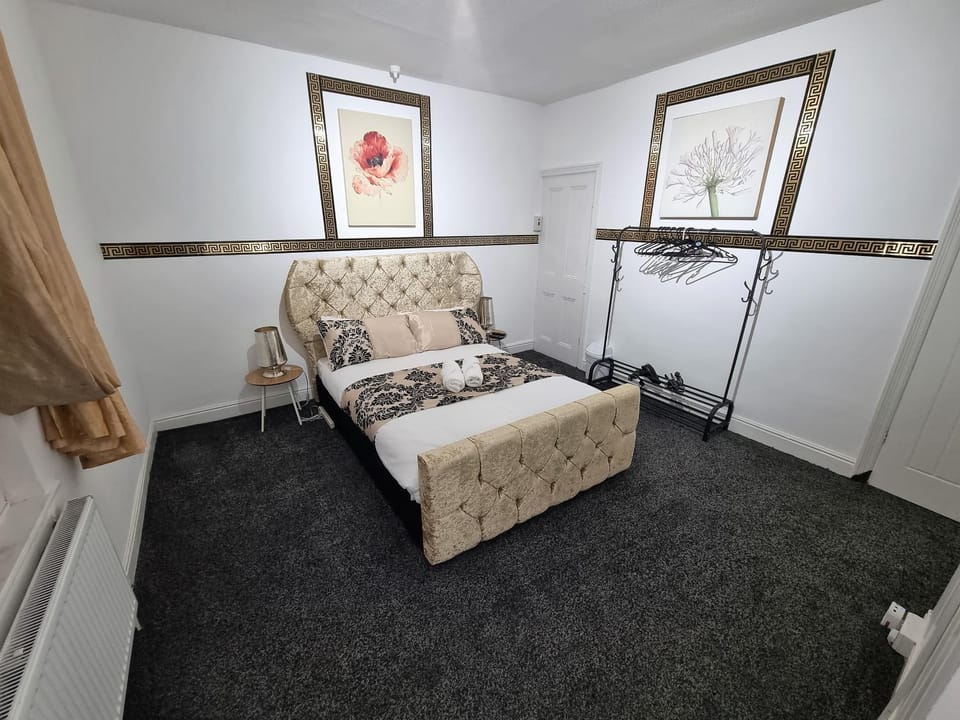 *12PR* Setup for your most relaxed & amazing stay + Free Parking + Free Fast WiFi * House in Leeds