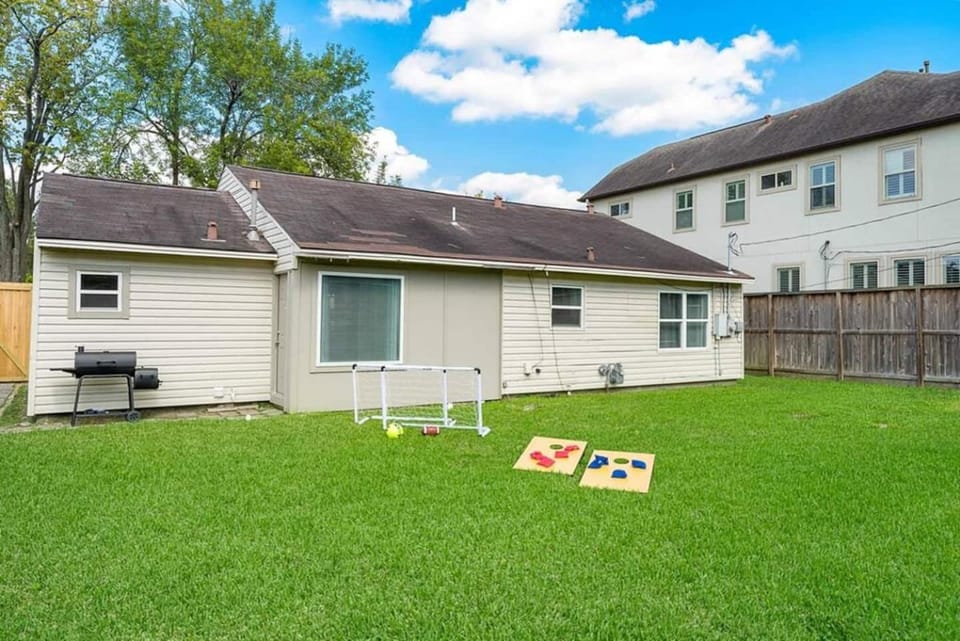 Nr Med Center, NRG, Galleria Htown Getaway Games House in Bellaire