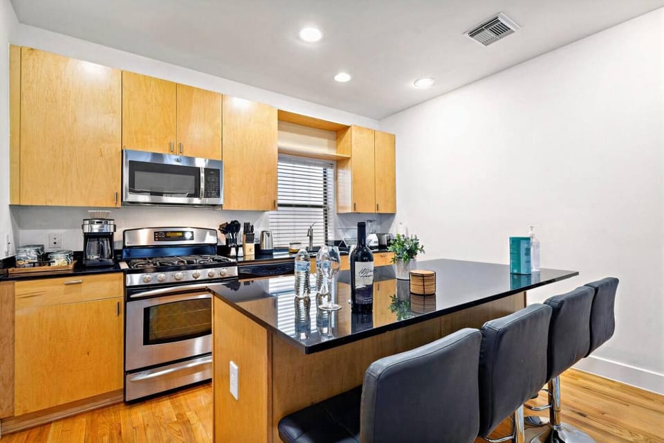 Houston Getaway by Downtown Pool Table Pets House in Houston